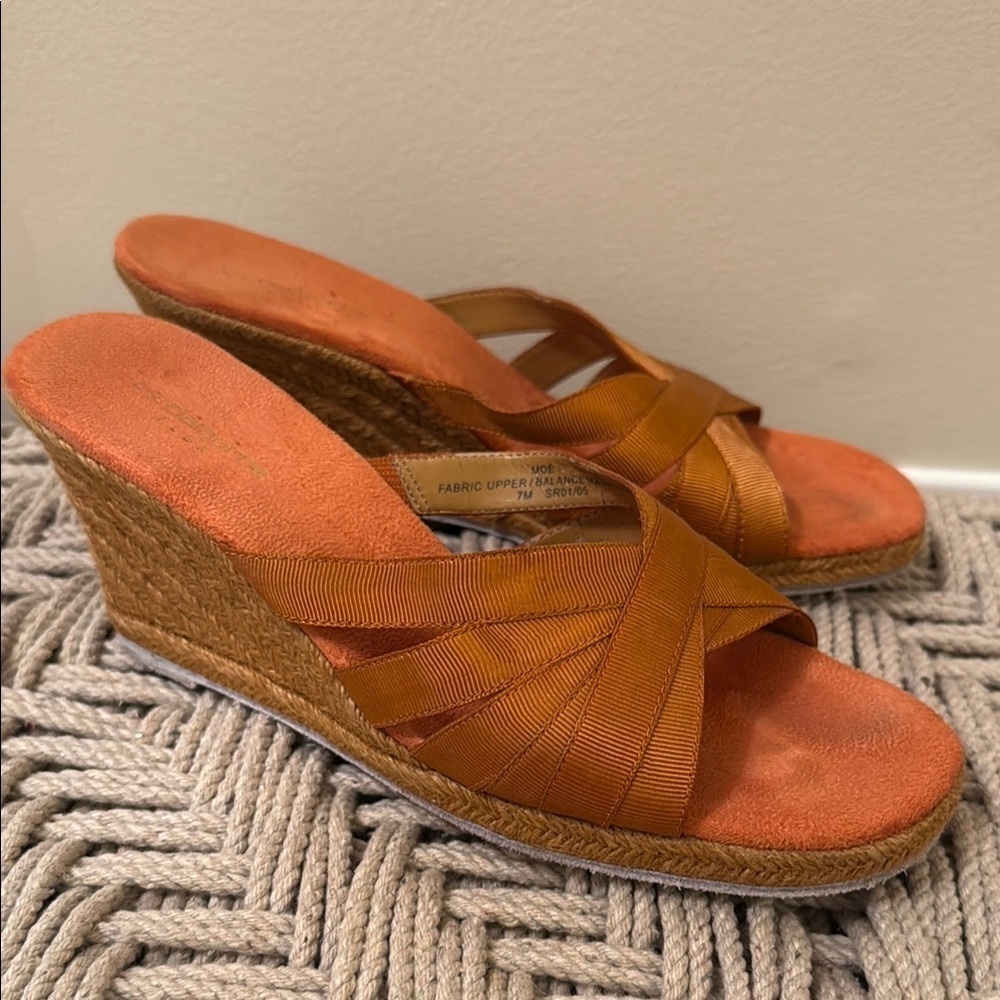 Liz Claiborne Women 7M Espadrille Wedge Rust Orange Open Toe Sandal